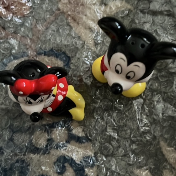 Mickey and Minnie Mouse salt and pepper shakers - Picture 5 of 5